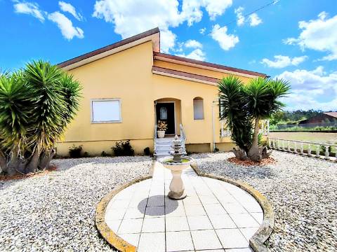 Moradia T3+T2 e terreno na Malhada de Cima, Cantanhede