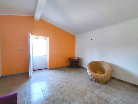 T2 para arrendamento em andar de moradia - Tranquilidade e funcionalidade