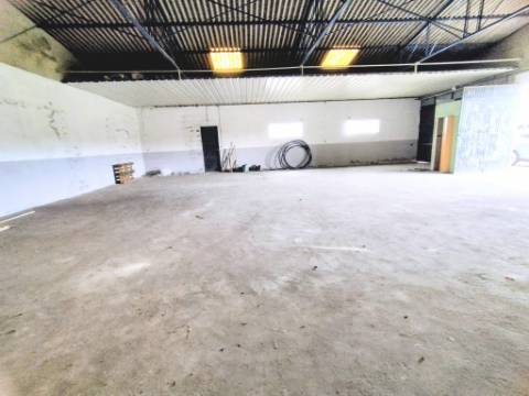 Armazem 200m², proximo ZI Vila Verde