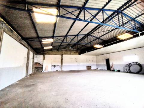 Armazem 200m², proximo ZI Vila Verde