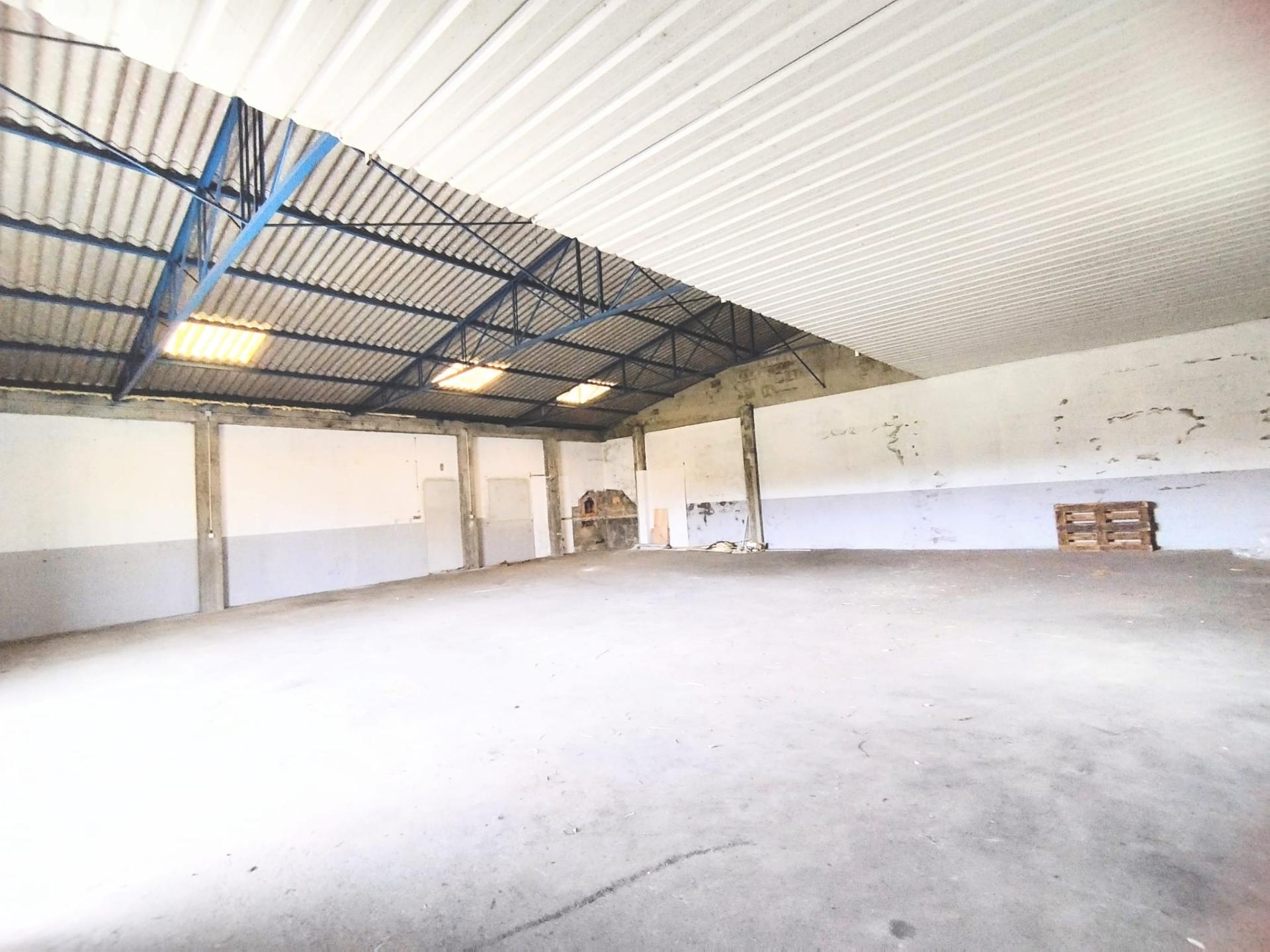 Armazem 200m², proximo ZI Vila Verde