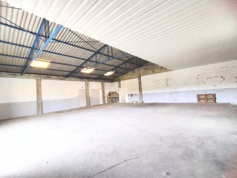 Armazem 200m², proximo ZI Vila Verde