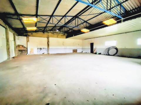 Armazem 200m², proximo ZI Vila Verde