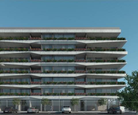 Apt T4 de luxo, numa localização única, 500 m do mar, literalmente a um passo da praia.