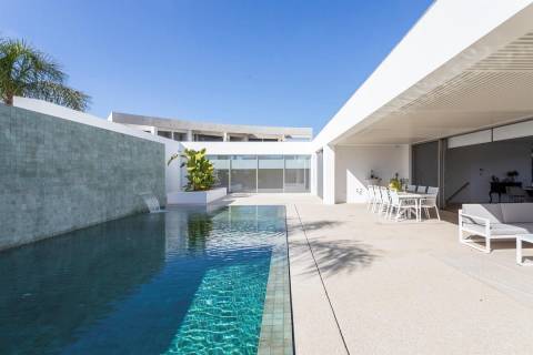 Contemporary 5-Bedroom Villa in Vilamoura - Perfect for Modern Living