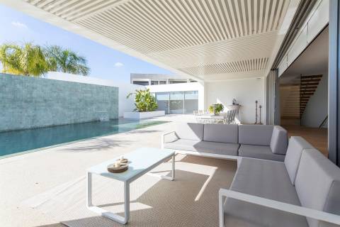 Contemporary 5-Bedroom Villa in Vilamoura - Perfect for Modern Living