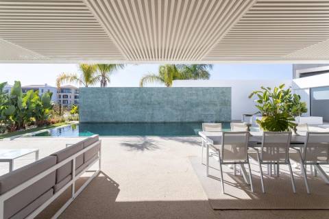 Contemporary 5-Bedroom Villa in Vilamoura - Perfect for Modern Living