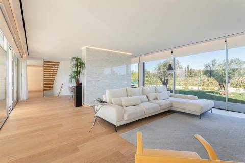 Contemporary 5-Bedroom Villa in Vilamoura - Perfect for Modern Living