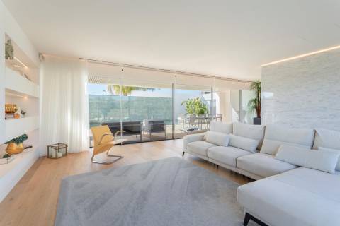 Contemporary 5-Bedroom Villa in Vilamoura - Perfect for Modern Living