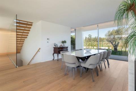 Contemporary 5-Bedroom Villa in Vilamoura - Perfect for Modern Living