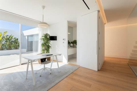 Contemporary 5-Bedroom Villa in Vilamoura - Perfect for Modern Living