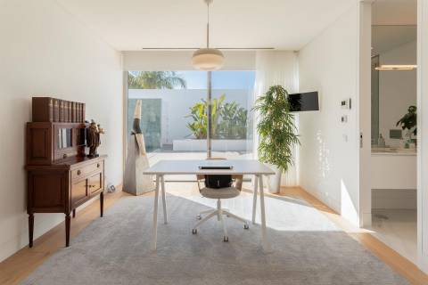 Contemporary 5-Bedroom Villa in Vilamoura - Perfect for Modern Living