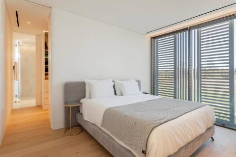 Contemporary 5-Bedroom Villa in Vilamoura - Perfect for Modern Living