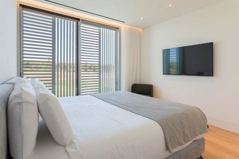 Contemporary 5-Bedroom Villa in Vilamoura - Perfect for Modern Living