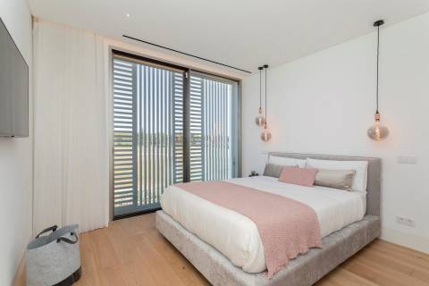 Contemporary 5-Bedroom Villa in Vilamoura - Perfect for Modern Living