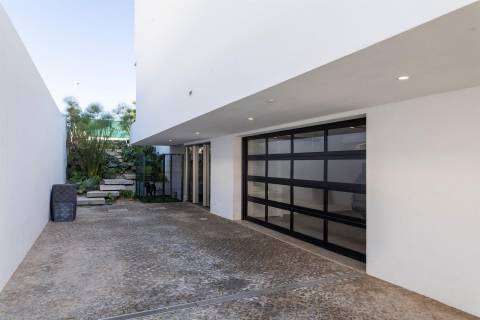 Contemporary 5-Bedroom Villa in Vilamoura - Perfect for Modern Living