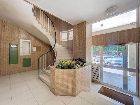 Apartamento T5 para Arrendamento no Centro de Ovar