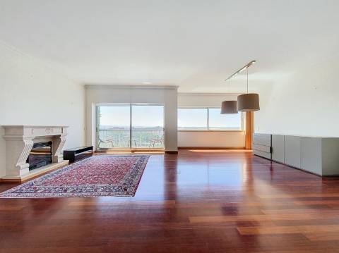 Apartamento T5 para Arrendamento no Centro de Ovar