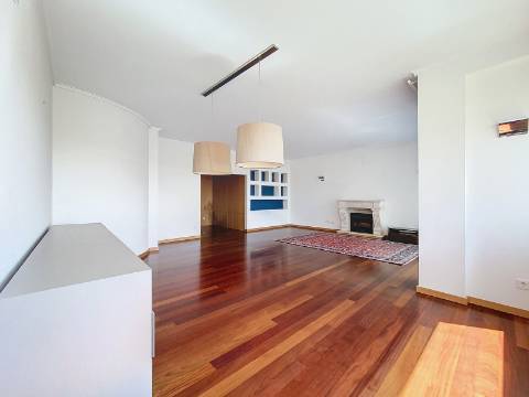 Apartamento T5 para Arrendamento no Centro de Ovar