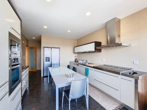 Apartamento T5 para Arrendamento no Centro de Ovar