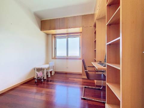 Apartamento T5 para Arrendamento no Centro de Ovar