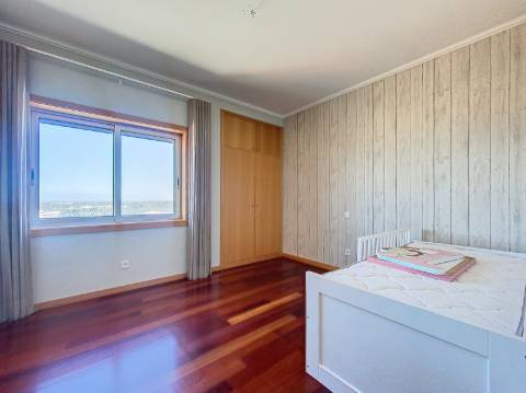 Apartamento T5 para Arrendamento no Centro de Ovar