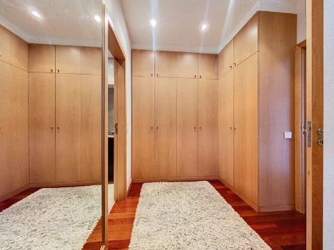 Apartamento T5 para Arrendamento no Centro de Ovar