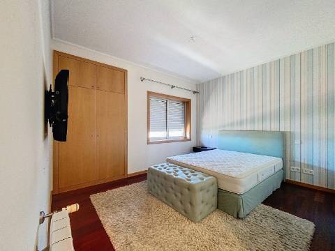 Apartamento T5 para Arrendamento no Centro de Ovar