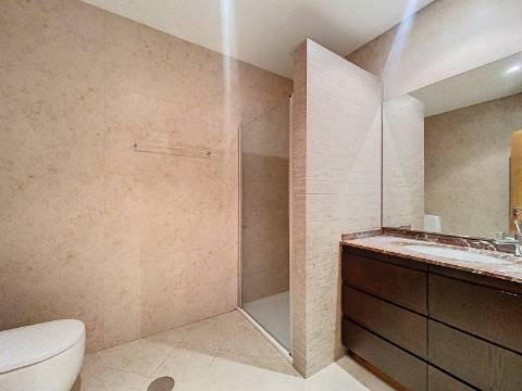 Apartamento T5 para Arrendamento no Centro de Ovar