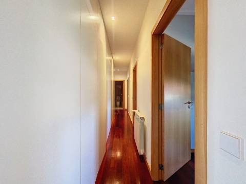 Apartamento T5 para Arrendamento no Centro de Ovar