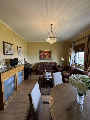 Moradia independente de dois andares em Figueiró, Amarante.
