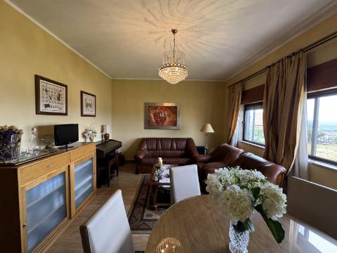 Moradia independente de dois andares em Figueiró, Amarante.
