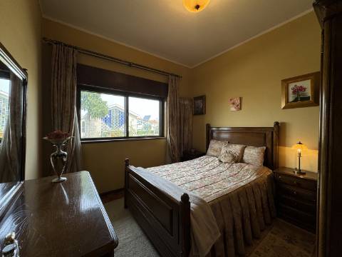 Moradia independente de dois andares em Figueiró, Amarante.
