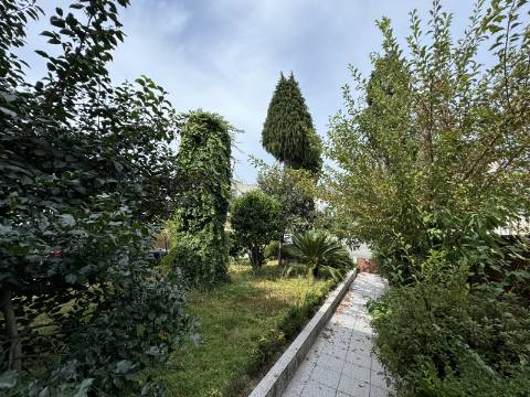 Moradia independente de dois andares em Figueiró, Amarante.
