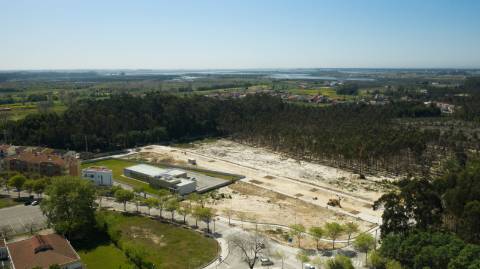Lote de terreno para construção de moradia unifamiliar de Rc e/ou dois pisos