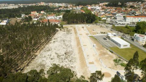 Lote de terreno para construção de moradia unifamiliar de Rc e/ou dois pisos