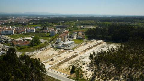 Lote de terreno para construção de moradia unifamiliar de Rc e/ou dois pisos