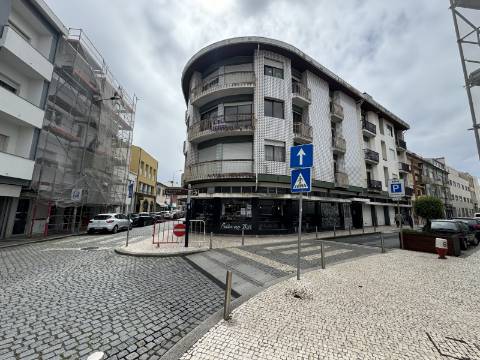 T4 no Centro da Póvoa de Varzim - Excelente Investimento!