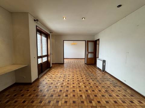 T4 no Centro da Póvoa de Varzim - Excelente Investimento!