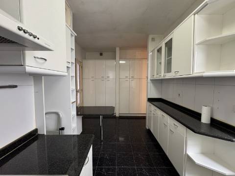 T4 no Centro da Póvoa de Varzim - Excelente Investimento!