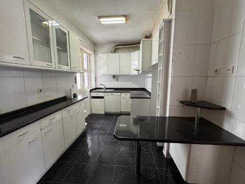 T4 no Centro da Póvoa de Varzim - Excelente Investimento!