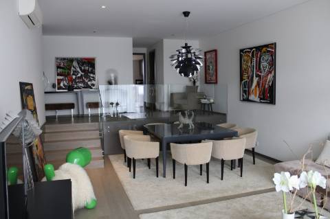 Apartamento T3 de Prestígio à Beira-Mar em Canidelo