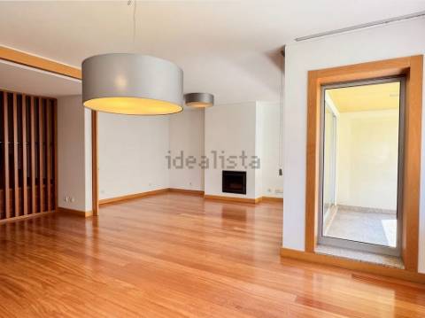 Para alugar - Apartamento T3 Duplex de luxo junto ao Douro