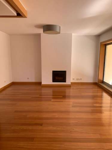 Para alugar - Apartamento T3 Duplex de luxo junto ao Douro