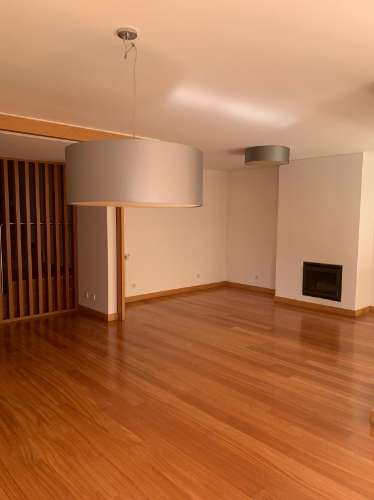 Para alugar - Apartamento T3 Duplex de luxo junto ao Douro