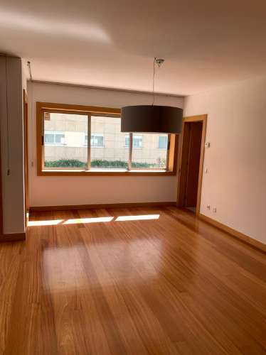 Para alugar - Apartamento T3 Duplex de luxo junto ao Douro