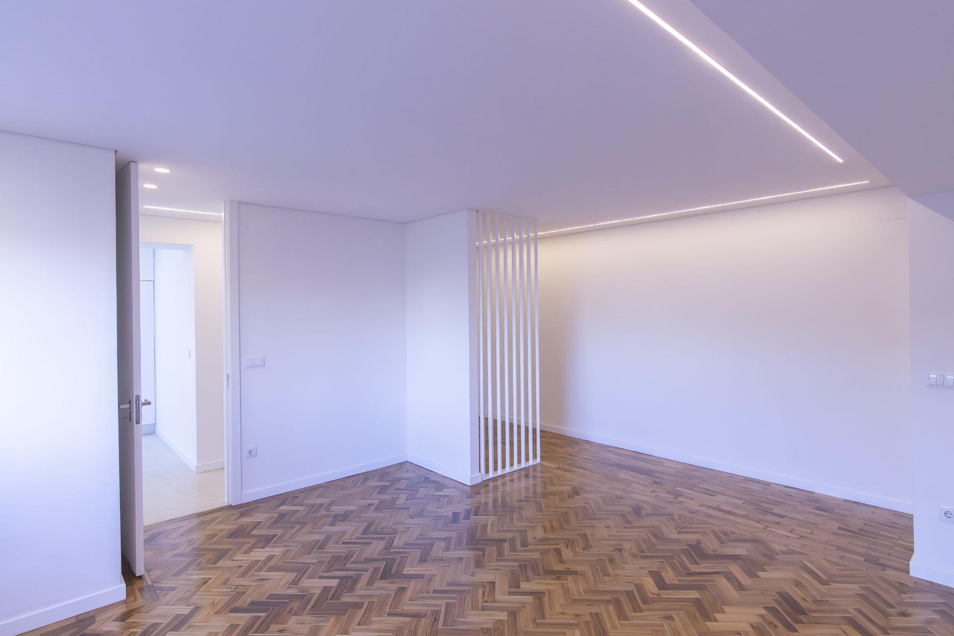 Apartamento T4 Excecional no Porto - Totalmente Renovado e Pronto a Habitar