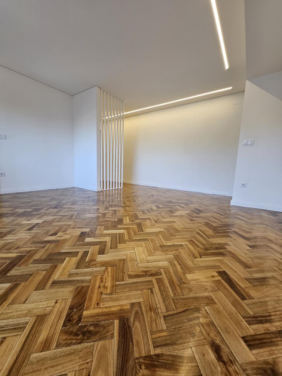 Apartamento T4 Excecional no Porto - Totalmente Renovado e Pronto a Habitar