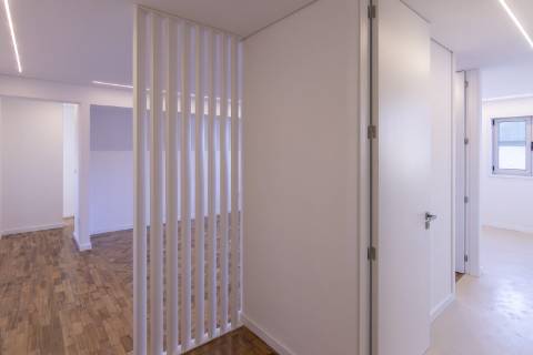 Apartamento T4 Excecional no Porto - Totalmente Renovado e Pronto a Habitar