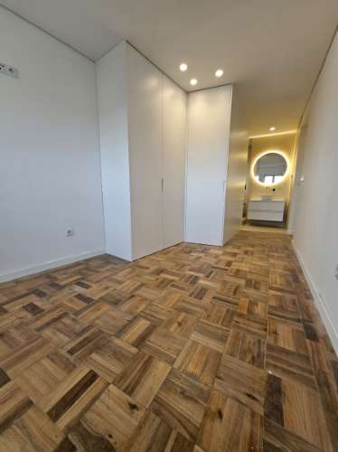 Apartamento T4 Excecional no Porto - Totalmente Renovado e Pronto a Habitar